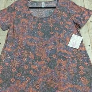 *BRAND NEW*LuLaRoe Medium Classic T